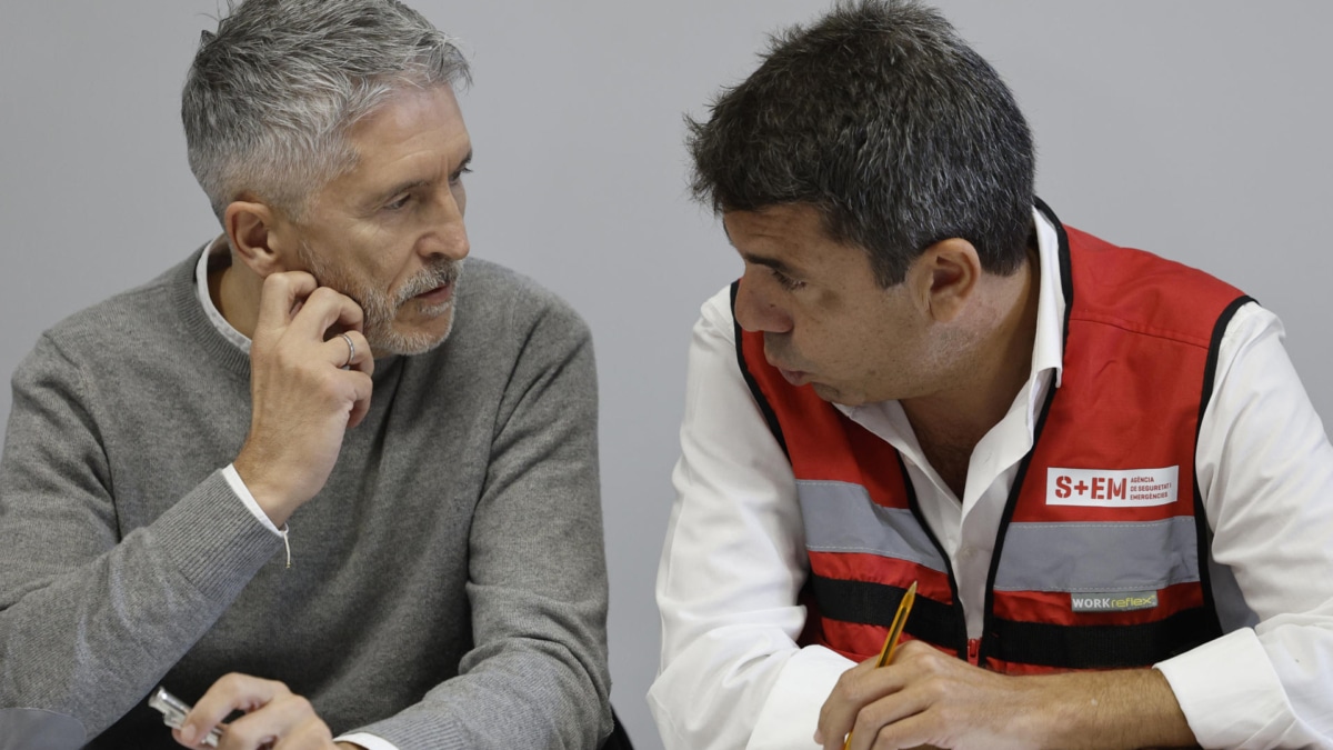 Marlaska y Mazón, en el Centro de Control de Valencia.