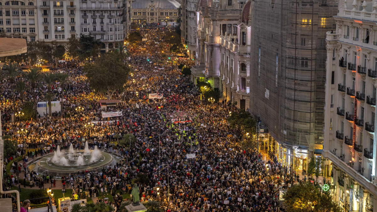 Manifestación en Valencia contra la gestión de Carlos Mazón tras la DANA.