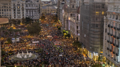 "Mazón, dimisión": miles de valencianos salen a la calle indignados por la gestión de la DANA