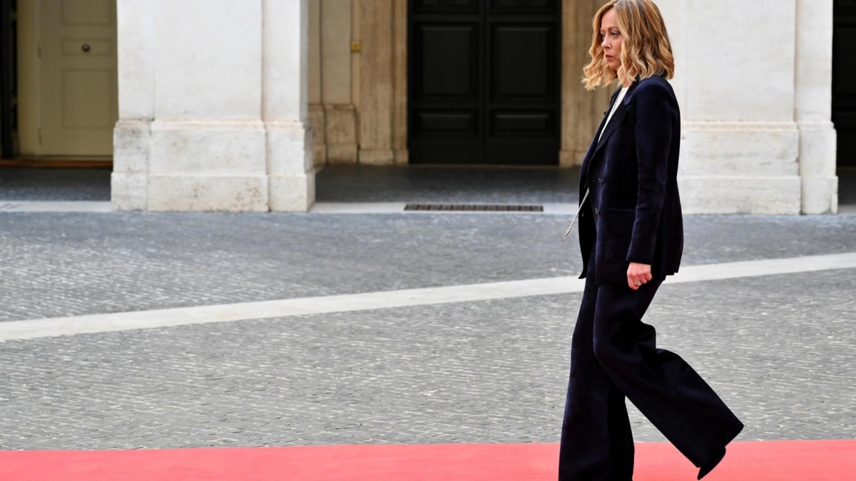 La primera ministra italiana Giorgia Meloni en un acto con el secretario general de la OTAN Mark Rutte.