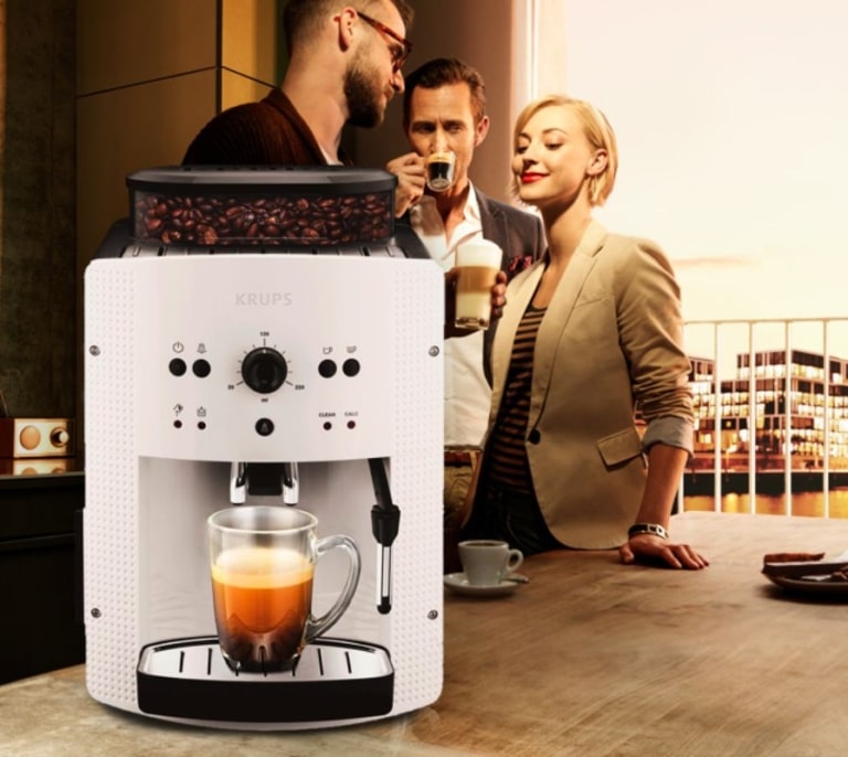 Amazon hunde el precio de esta cafetera superautomática con más de 10.000 valoraciones positivas