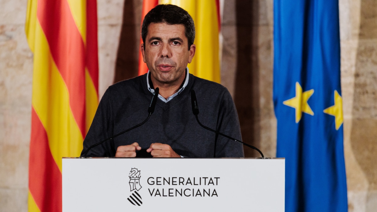 El president de la Generalitat valenciana, Carlos Mazón, ofrece una rueda de prensa tras un pleno extraordinario del Consell