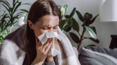 Cómo distinguir un resfriado de la gripe, según los expertos