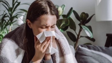 Cómo distinguir un resfriado de la gripe, según los expertos