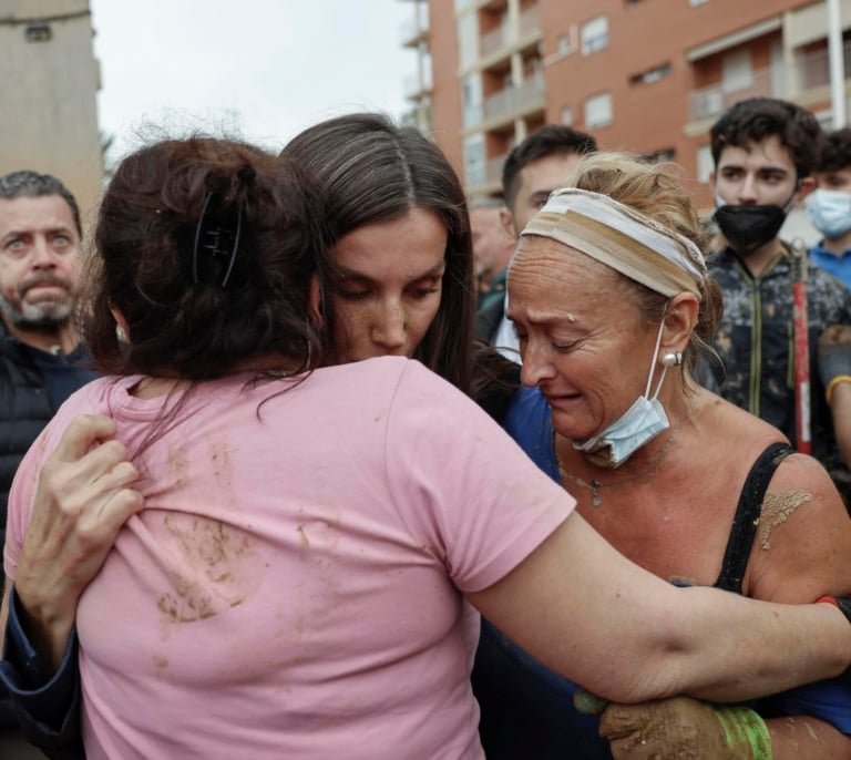 La prensa internacional se hace eco de los gritos e insultos durante la visita de los Reyes a los afectados por la DANA