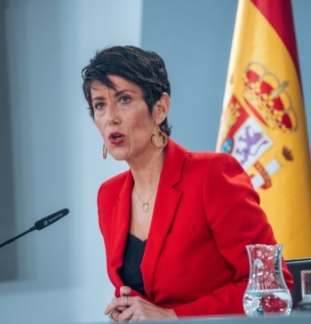 La ministra de Inclusión, Seguridad Social y Migraciones, Elma Saiz, durante la rueda de prensa tras el consejo de ministros, en el complejo de la Moncloa.