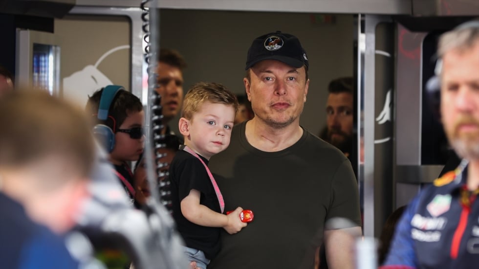 Elon Musk promete “enseñar” a EEUU a tener más hijos, pero la crisis de la natalidad es global 