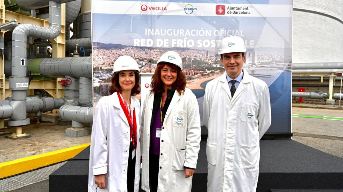 Veolia, Enagás y el Ayuntamiento de Barcelona inauguran una red que introduce el frío residual como fuente de energía sostenible