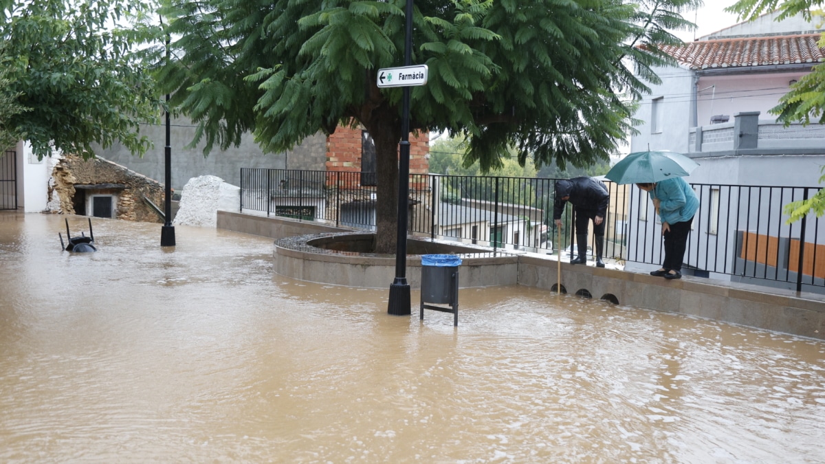 Una calle inundada por la DANA en Torre d'En Domènec, Castellón, Comunidad Valenciana (España).