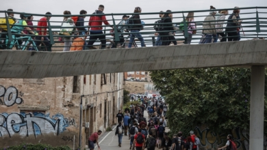 El ejército de la solidaridad: a pie con cubo y pala desde Valencia hasta los pueblos de la catástrofe