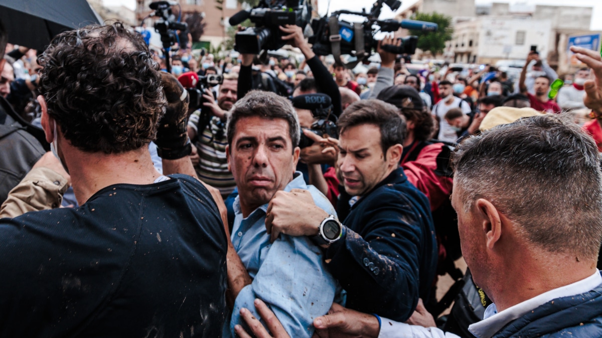 Mazón, tras las protestas de Paiporta: "Entiendo la indignación social y por supuesto me quedo a recibirla"