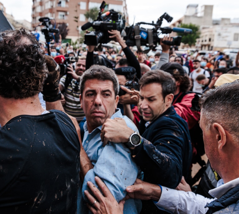 Mazón, tras las protestas de Paiporta: "Entiendo la indignación social y por supuesto me quedo a recibirla"