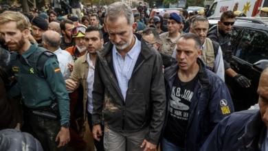 Revuelta, Frente Obrero, Desokupa... los ultras se conjuran en el fango contra Sánchez, el Rey y el sistema