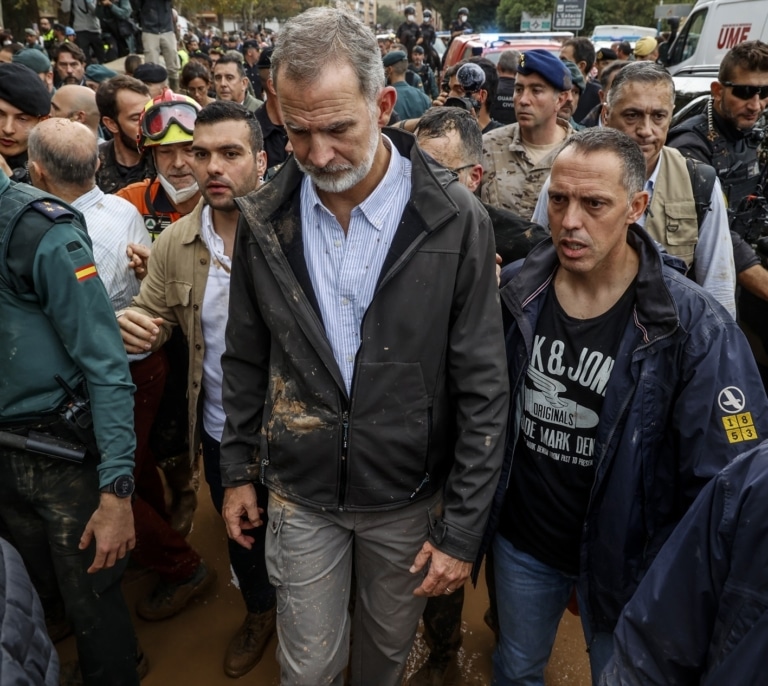 Revuelta, Alvise, Desokupa... los ultras se conjuran en el fango contra Sánchez, el Rey y el sistema