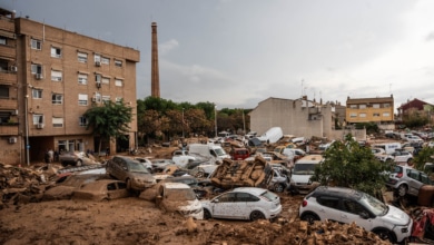 Un vecino de Paiporta muestra calles bloqueadas cinco días después y pide ayuda a las autoridades