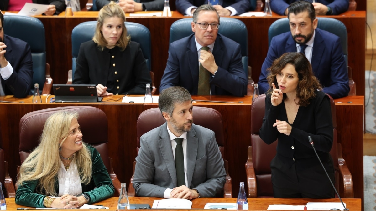 La presidenta de la Comunidad de Madrid, Isabel Díaz Ayuso, interviene durante el pleno de la Asamblea de Madrid.