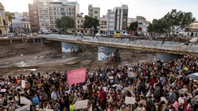 Paiporta, 'zona cero' de la DANA: "Sólo nos ha llegado la ayuda de Juan Roig"