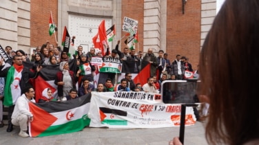 Los jóvenes saharauis llevan su grito hasta Ferraz: "El PSOE es el mayor lobby de Marruecos que ha conocido España"