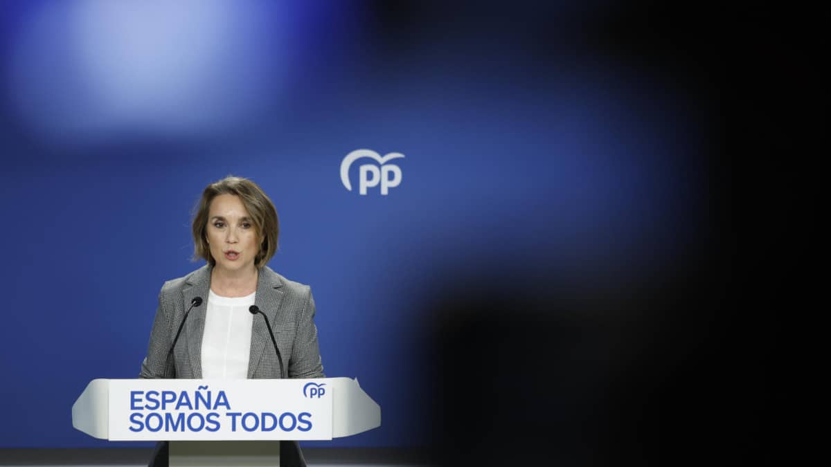 La secretaria general del PP, Cuca Gamarra, comparece ante los medios desde la sede nacional de Génova, este miércoles