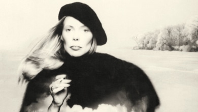 Ni feminista ni folk: Joni Mitchell, la artista "excomulgada" que reniega de su generación