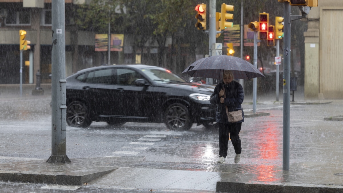 La Junta activa el plan de emergencia por posibles inundaciones y suspende las clases de cinco comarcas en Málaga y tres municipios en Granada