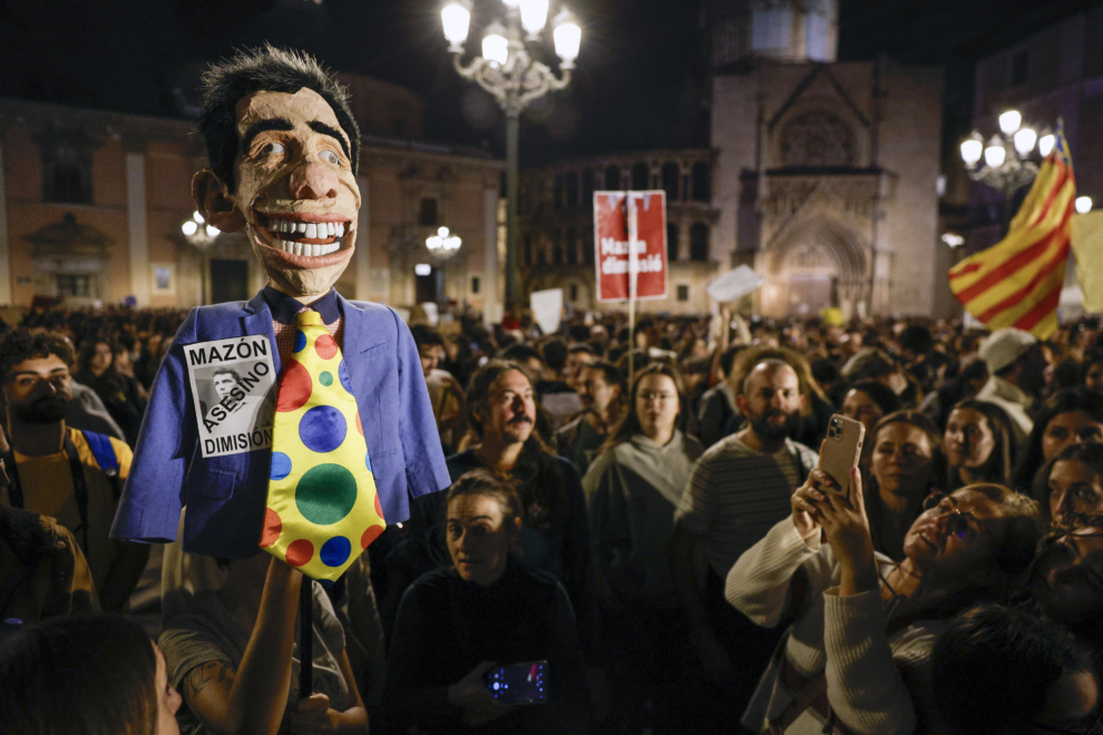 Cerca de 40 organizaciones sociales, cívicas y sindicatos de izquierda de la Comunitat Valenciana celebran una manifestación en protesta por la gestión de la DANA 