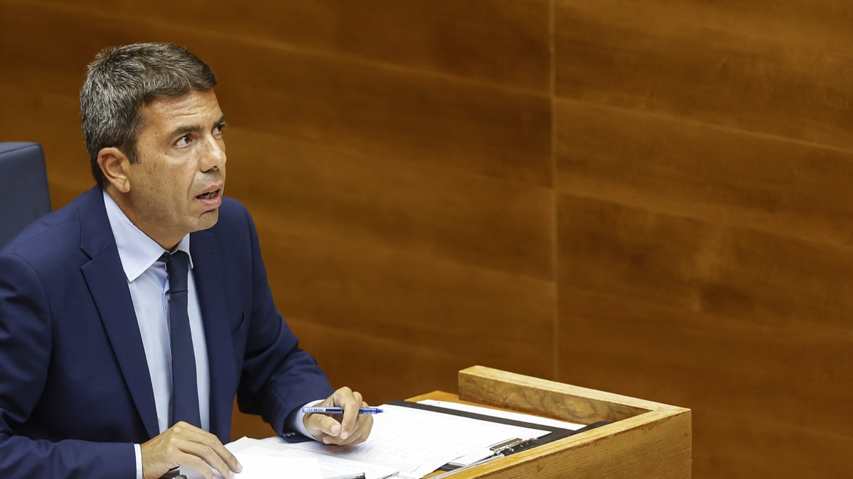 El presidente de la Generalitat Valenciana, Carlos Mazón, durante un debate de política general en Les Corts Valencianas