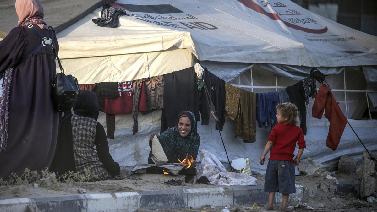 Sin compresas ni anestesia para parir, la otra guerra que libran las mujeres de Gaza