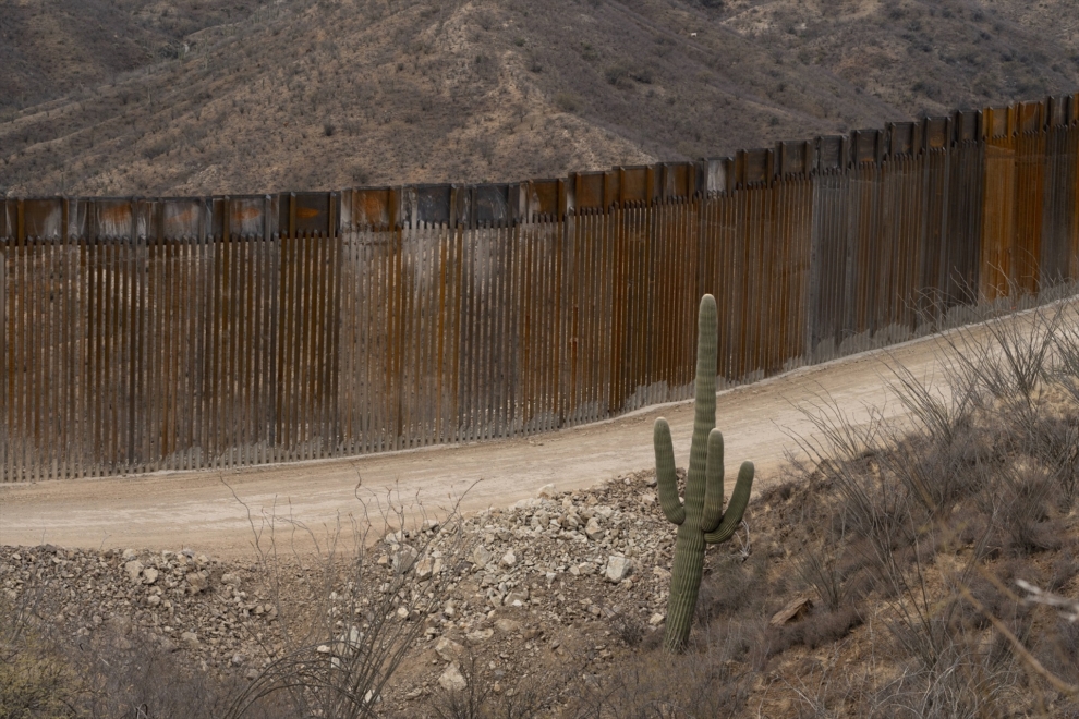 Una nueva sección del muro que separa Arizona (Estados Unidos) y México.