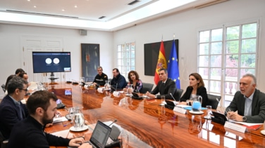 Sánchez anuncia el envío de 5.000 militares más y otros 5.000 policías y guardias civiles a Valencia, pero renuncia a tomar el control de la situación