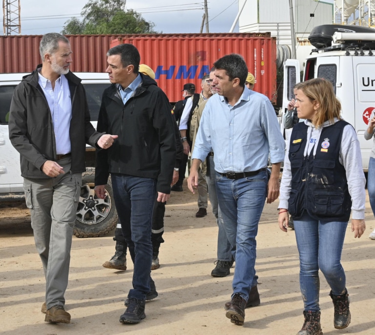 El 72% de los españoles culpa a Mazón por la DANA y el 53% al Gobierno de Sánchez