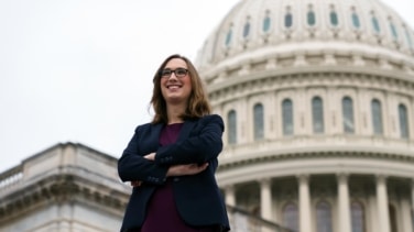 Los republicanos presionan para que una congresista trans solo pueda usar el baño de hombres del Capitolio de EEUU