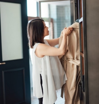 Despídete del caos, el secreto japonés para organizar tus abrigos y ahorrar espacio en el armario /Marie Kondo