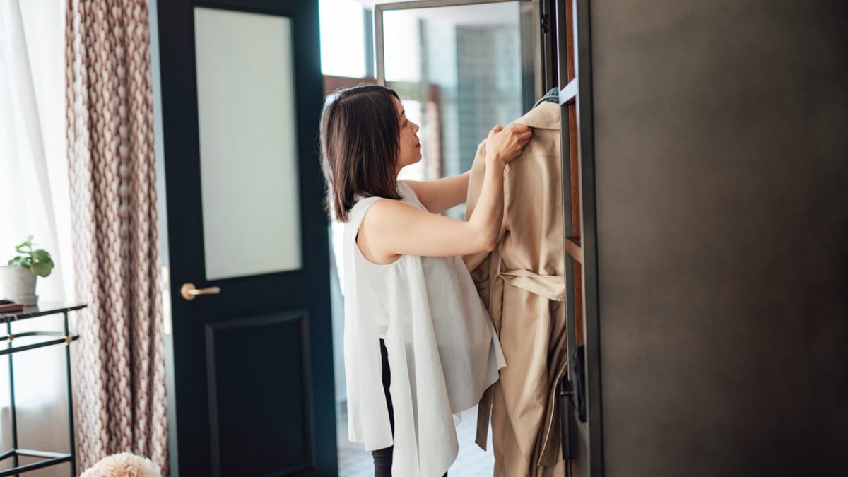 Despídete del caos, el secreto japonés para organizar tus abrigos y ahorrar espacio en el armario /Marie Kondo