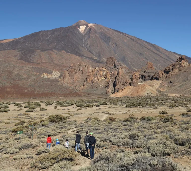 Suspenden las subidas al Teide a partir de las 16:00 tras el rescate de 130 personas en solo tres días