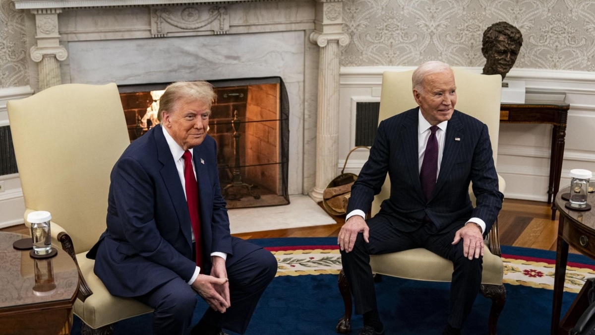 El presidente de EEUU, Joe Biden, se encuentra con el presidente electo, Donald Trump, durante su primera reunión para el traspaso de poderes en la Casa Blanca.