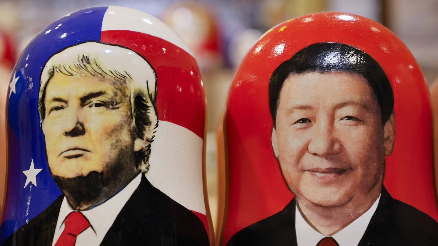 Unas matrioskas con las imágenes de Donald Trump y Xi Jinping en Moscú