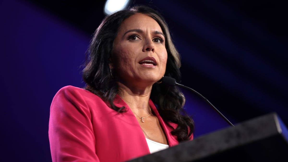 La congresista y exdemócrata Tulsi Gabbard en una conferencia en Kissimmee, Florida.