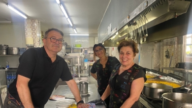 El Canario, el único bar abierto de Chiva con comida caliente por primera vez