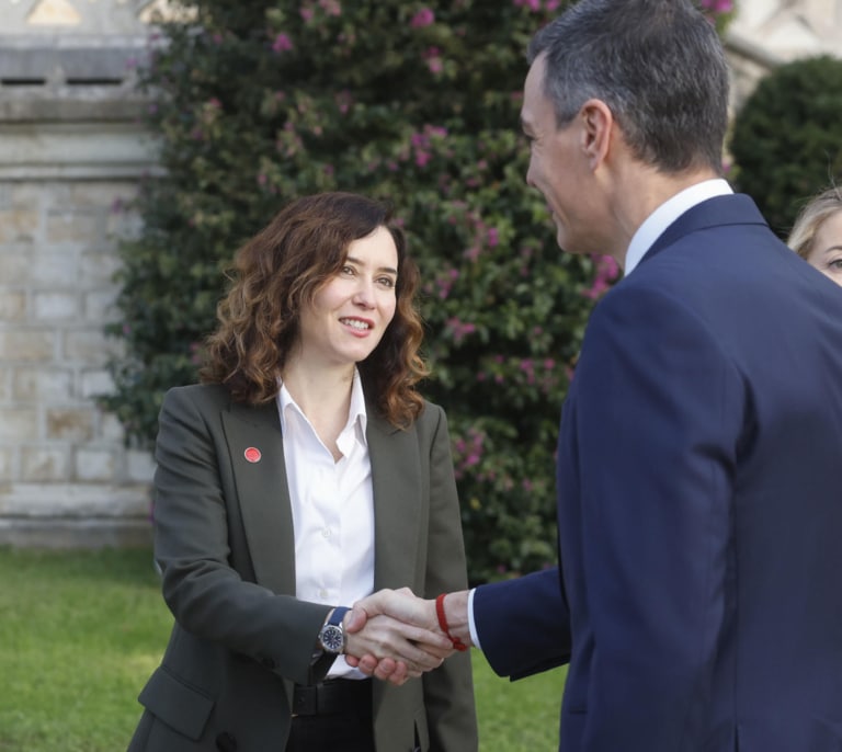 Ayuso avisa a Sánchez e Illa que si quieren "una república federal" lo defiendan en las elecciones