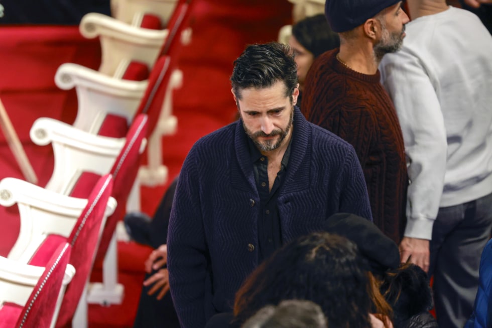 MADRID, 18/12/2024.- El actor Juan Diego Botto acude a la capilla ardiente de la actriz Marisa Paredes en el Teatro Español de Madrid este miércoles. Paredes falleció a los 78 años este martes, 17 de diciembre. EFE/Zipi