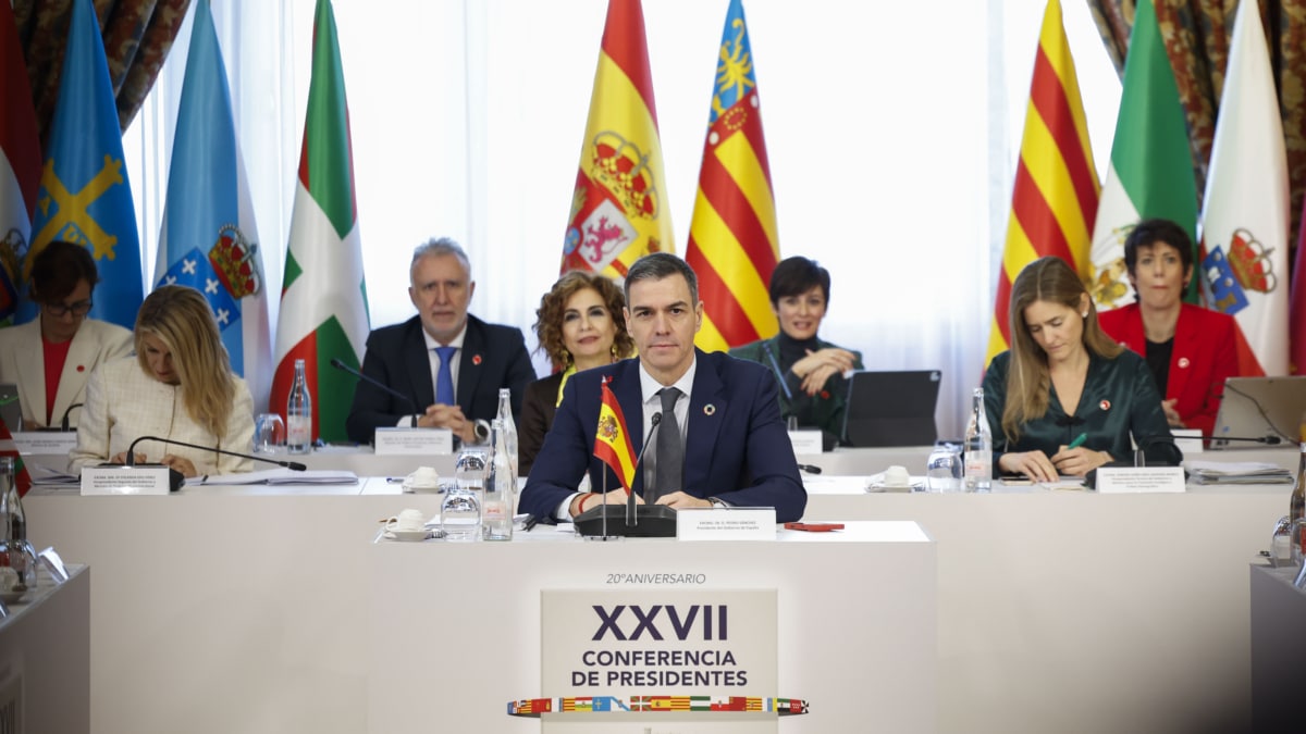 SANTANDER, 13/12/2024.- El presidente del Gobierno Pedro Sáchez, preside la reunión de la XXVII Conferencia de Presidentes, este viernes en el Palacio de la Magdalena de Santander.-EFE/ Javier Etxezarreta