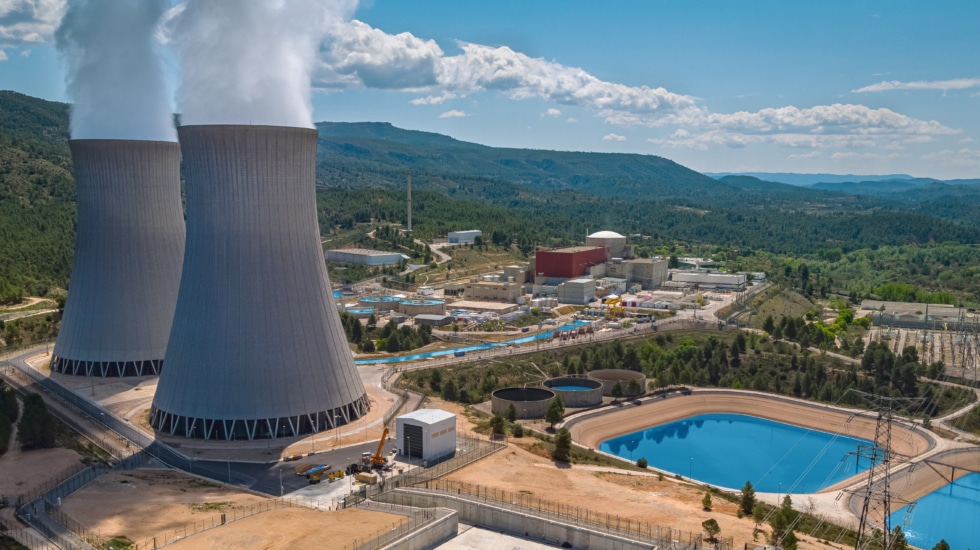 Endesa, Naturgy e Iberdrola acusan al Gobierno de asfixiar su negocio nuclear con un 70% más de impuestos