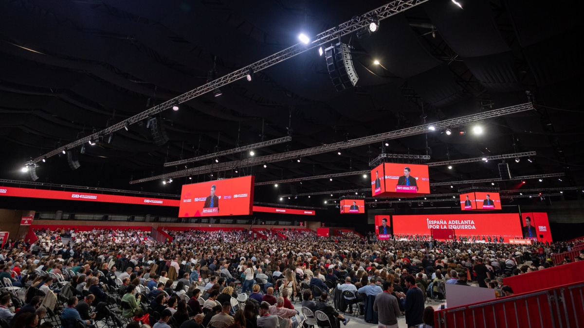 El secretario general del PSOE y presidente del Gobierno, Pedro Sánchez, durante su discurso en la clausura del 41º Congreso Federal del PSOE, el pasado 1 de diciembre de 2024 en el recinto ferial Fibes de Sevilla.