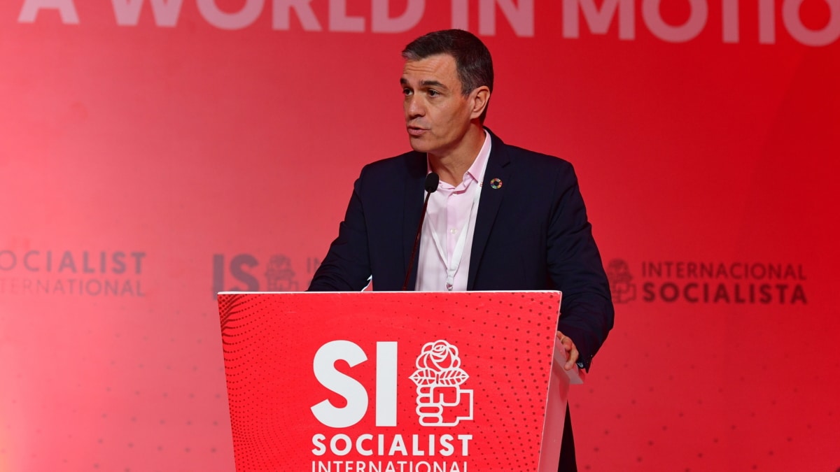 El presidente del Gobierno, Pedro Sánchez, en la cumbre socialista de Rabat.