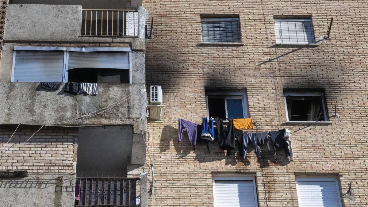 Fachada de la vivienda incendiada.