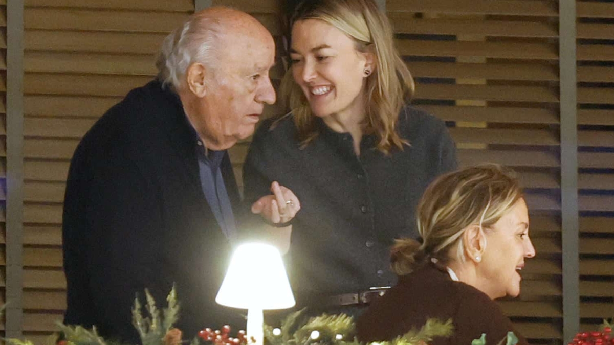 Marta Ortega, acompañada por sus padres, Flora Pérez (dcha.) y Amancio Ortega.