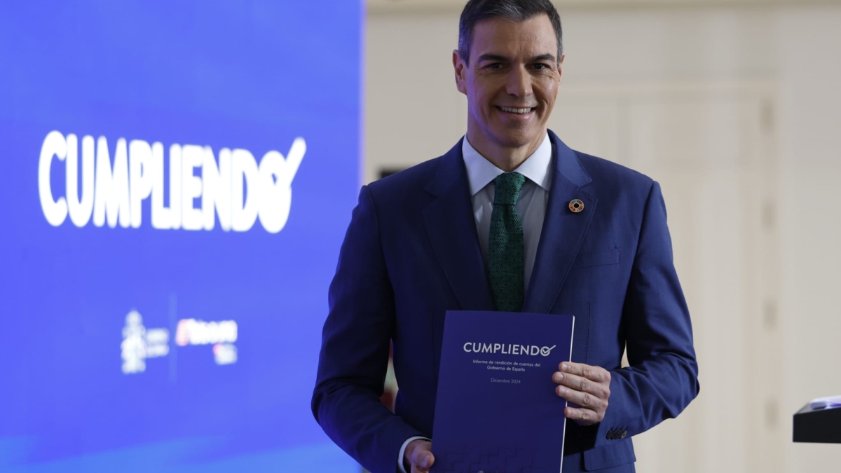 MADRID, 23/12/2024.- El presidente del Gobierno, Pedro Sánchez, ofrece una rueda de prensa tras reunión del último Consejo Ministros del año en el palacio de la Moncloa en Madrid este lunes. EFE/ Chema Moya