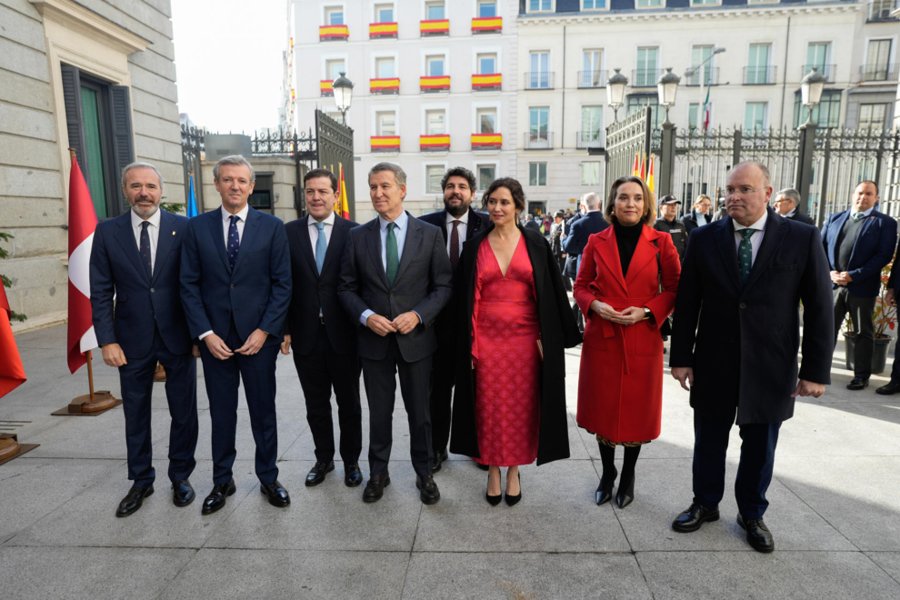 Los miembros del Partido Popular a su llegada al Congreso de los Diputados con motivo de la celebración del Día de la Constitución. 