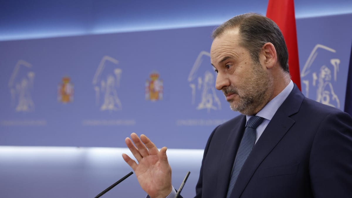 El exministro de Transportes José Luis Ábalos, este jueves durante una rueda de prensa en el Congreso